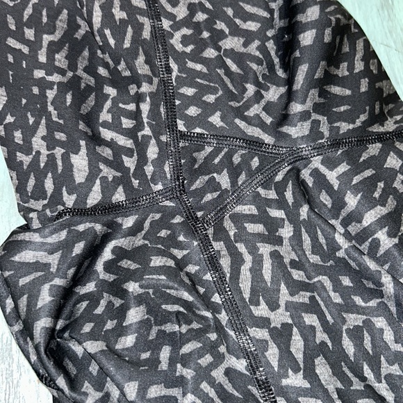 Lululemon - Picture 6 of 6